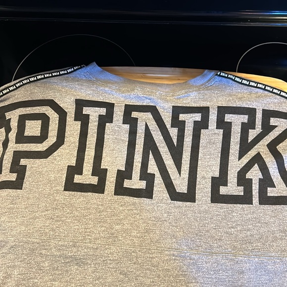 PINK Heather Grey crewneck. Size L - Picture 2 of 5